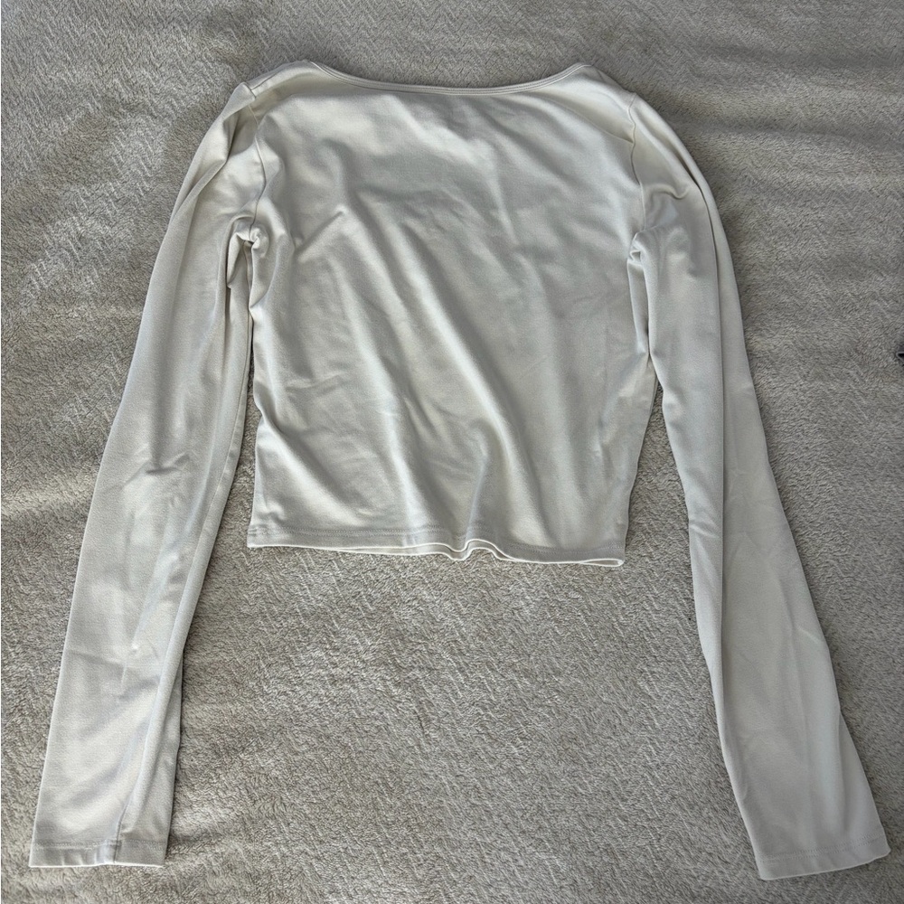 Hollister Women's Cream Long-Sleeve Scoop Neck Crop Top - Picture 2 of 3